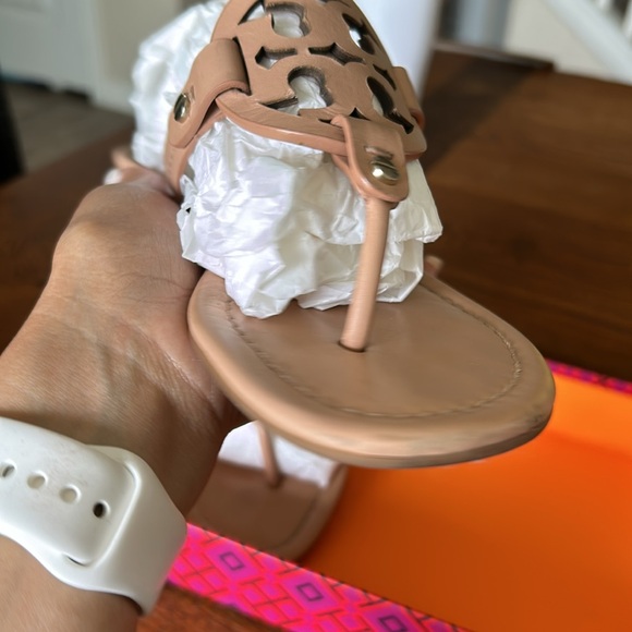 Tory Burch Miller Thong Sandal Leather Gently Worn - Picture 4 of 13